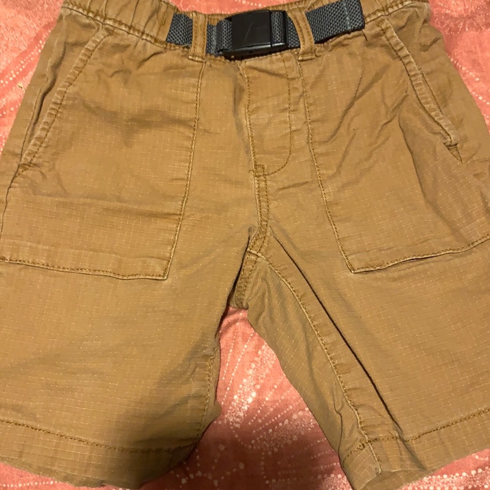 Boys size 6/7 shorts wounded works brand.